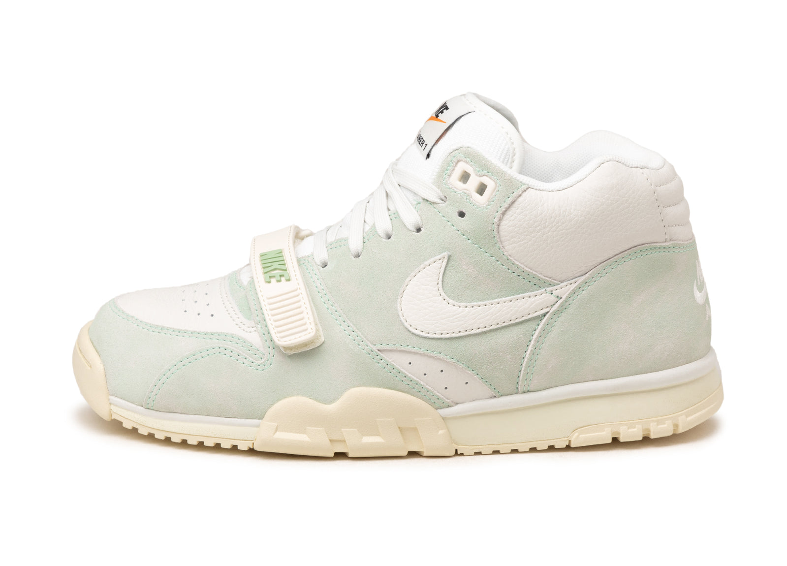 indoor sneakers nike